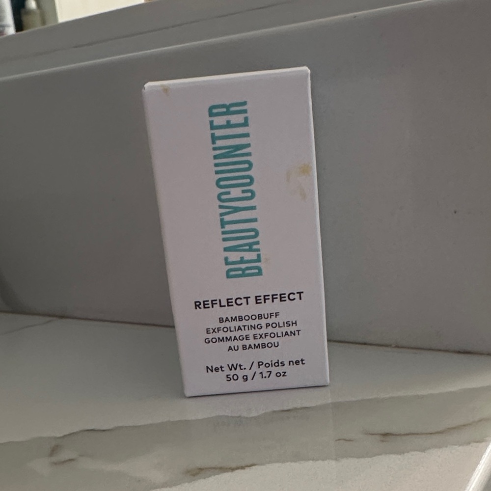 Beautycounter Reflect Effect Exfoliating Polish - White and Blue